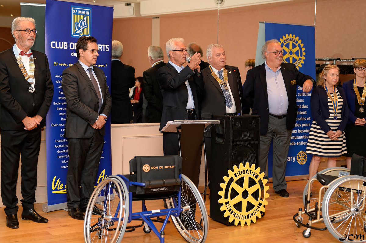 Le Rotary club de Saint-Maur remet 15 fauteuils à la section handisport de la VGA